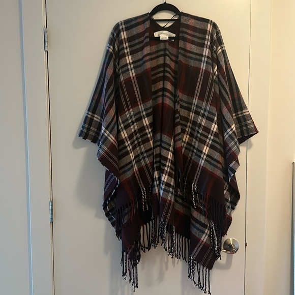 Treasure & Bond Flannel Poncho - Picture 2 of 4
